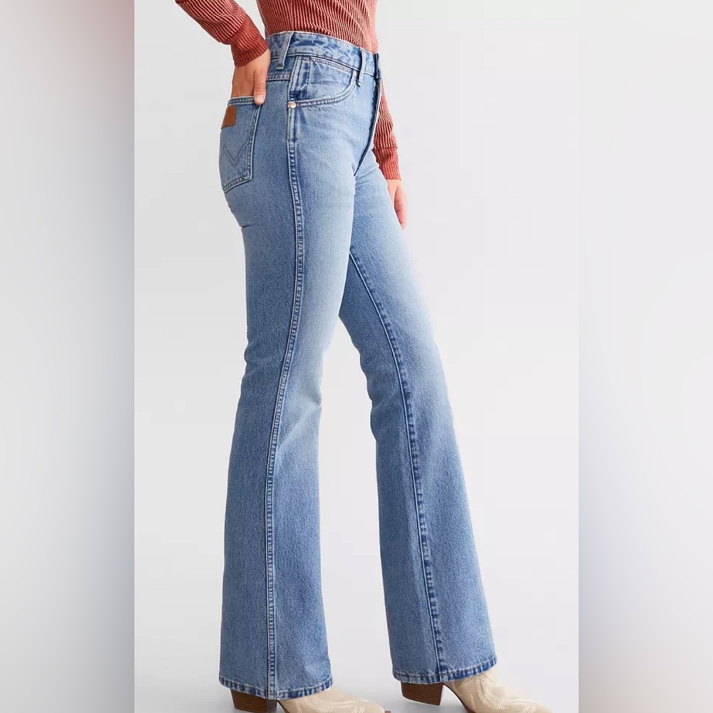 Wrangler | WESTWARD HIGH RISE BOOT JEANS size 30 inseam 30